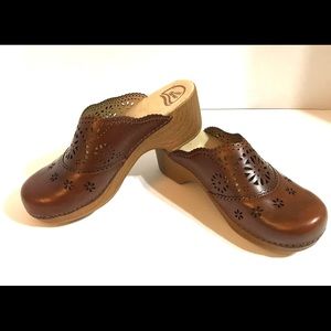 Dansko Perforated Leather Clogs Sz 38 US 7.5-8